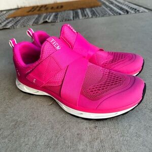 TIEM Slipstream Indoor Cycling Shoes – Women’s Size 10 – Hot Pink